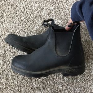 Black Blundstones